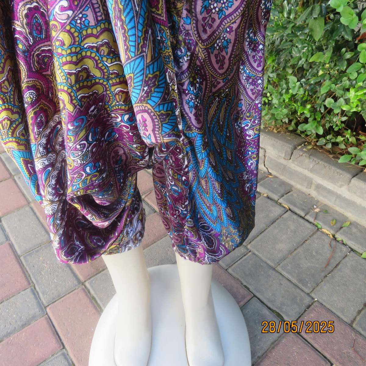 Harem pants in jewel colours with peacock feather patterns. Silky poly-rayon. Size 34-36.
