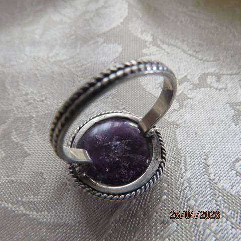 Silver 925 ladies ring with large round purple amethyst stone, size 9
