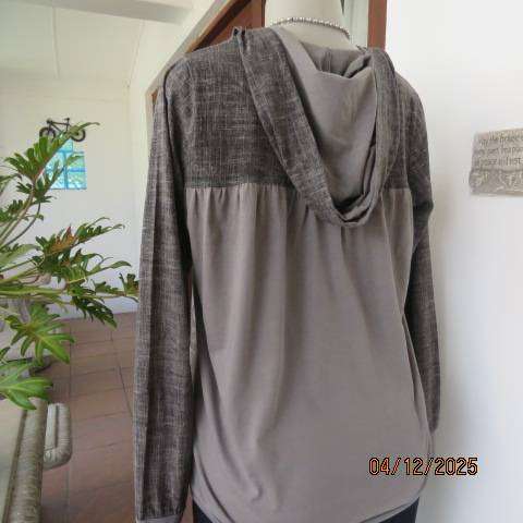 ECKO RED urban wear grey hooded slip over polycotton stretch long sleeve top. Size 34