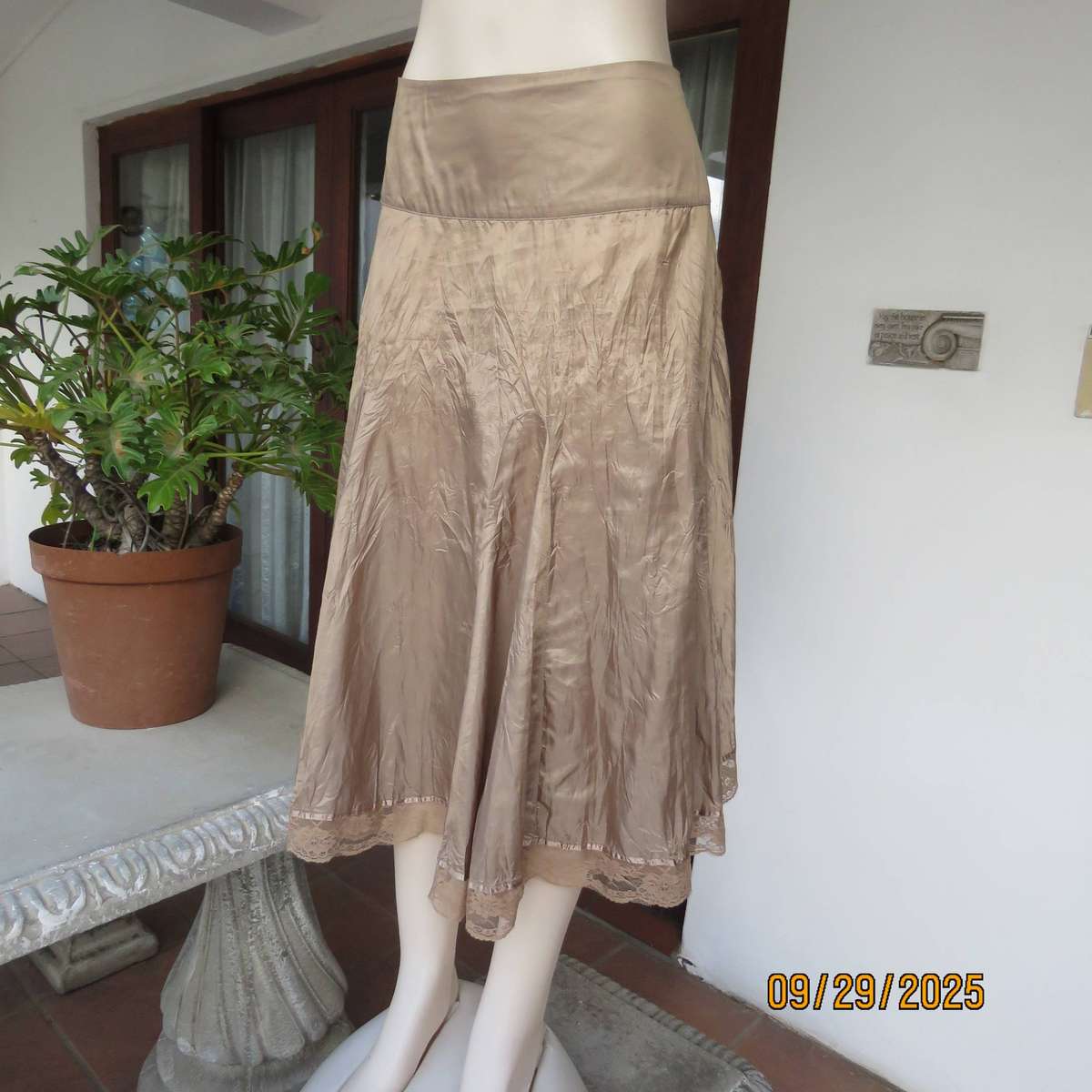 OASIS dark golden beige silky creased gored skirt with yoked waistband. Size 38