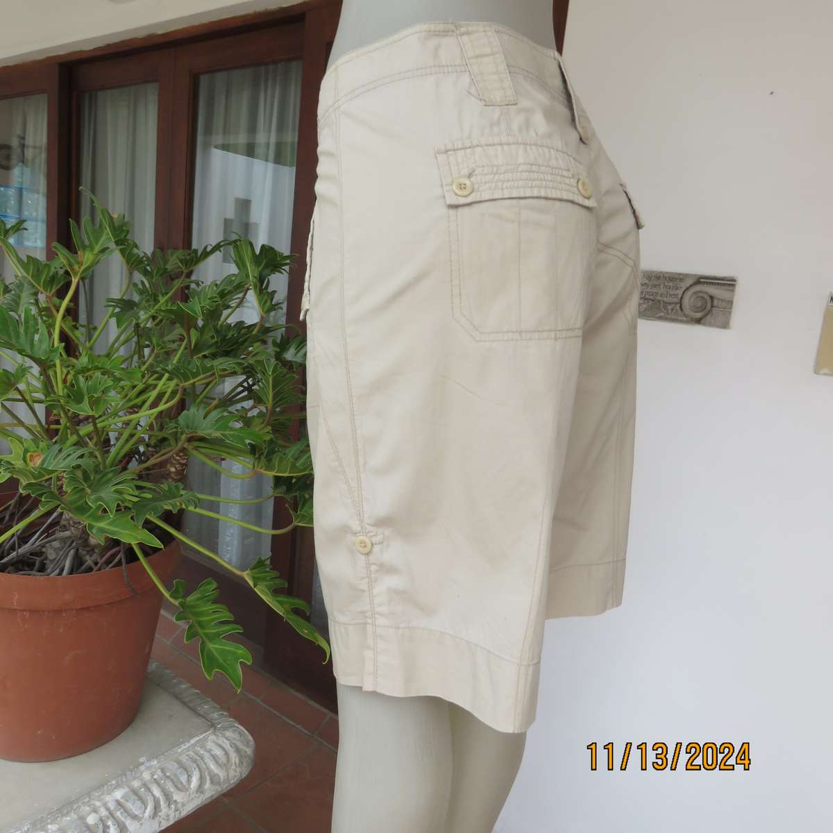 WOOLWORTHS beige knee length shorts size 36. Pockets back and front.100% cotton.