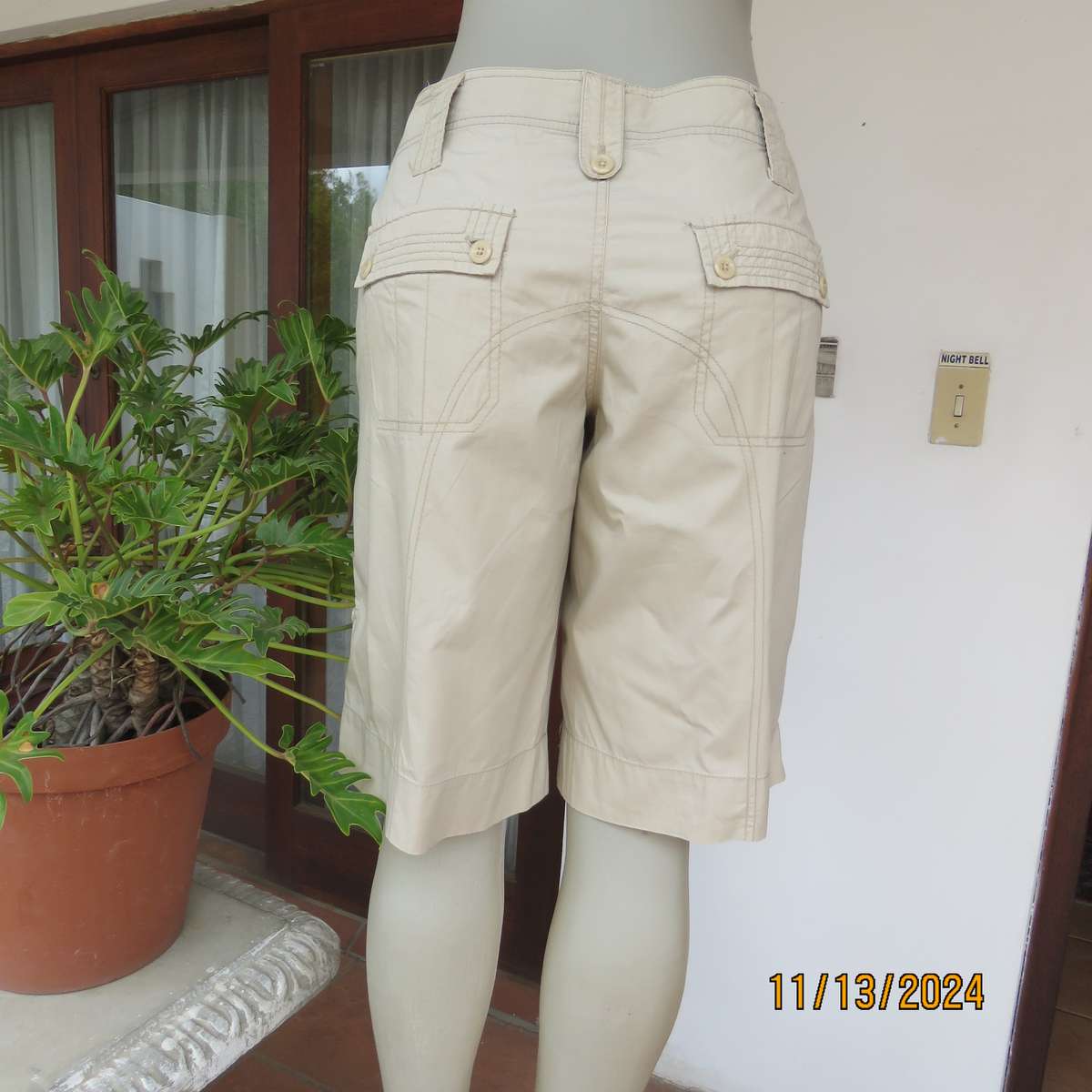 WOOLWORTHS beige knee length shorts size 36. Pockets back and front.100% cotton.
