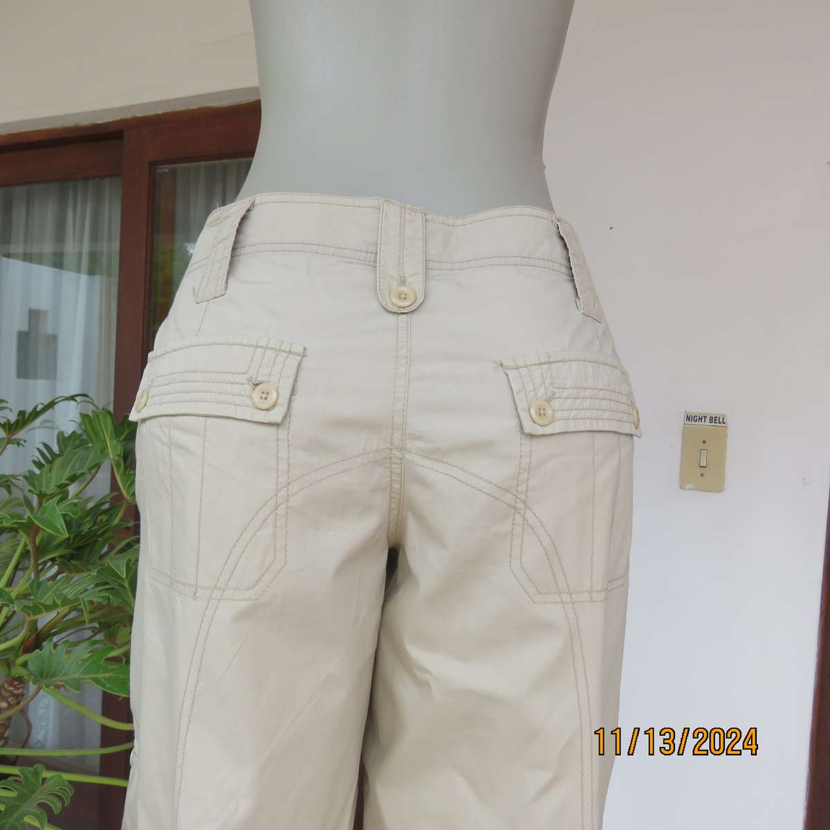 WOOLWORTHS beige knee length shorts size 36. Pockets back and front.100% cotton.