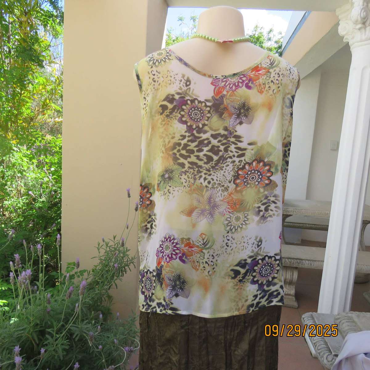 Pale green sleeveless sheer polyester top with orange-purple-black print. Front underlay. Size 42