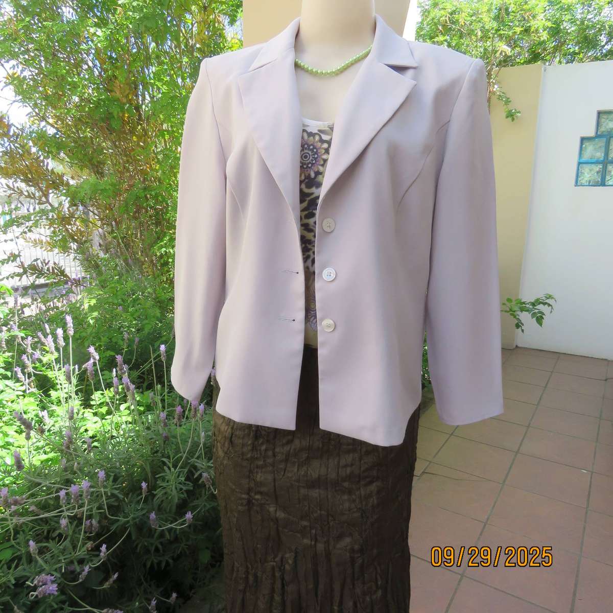 DIJON dusty lilac tailored long sleeve partly lined jacket. Polyester. Size 38