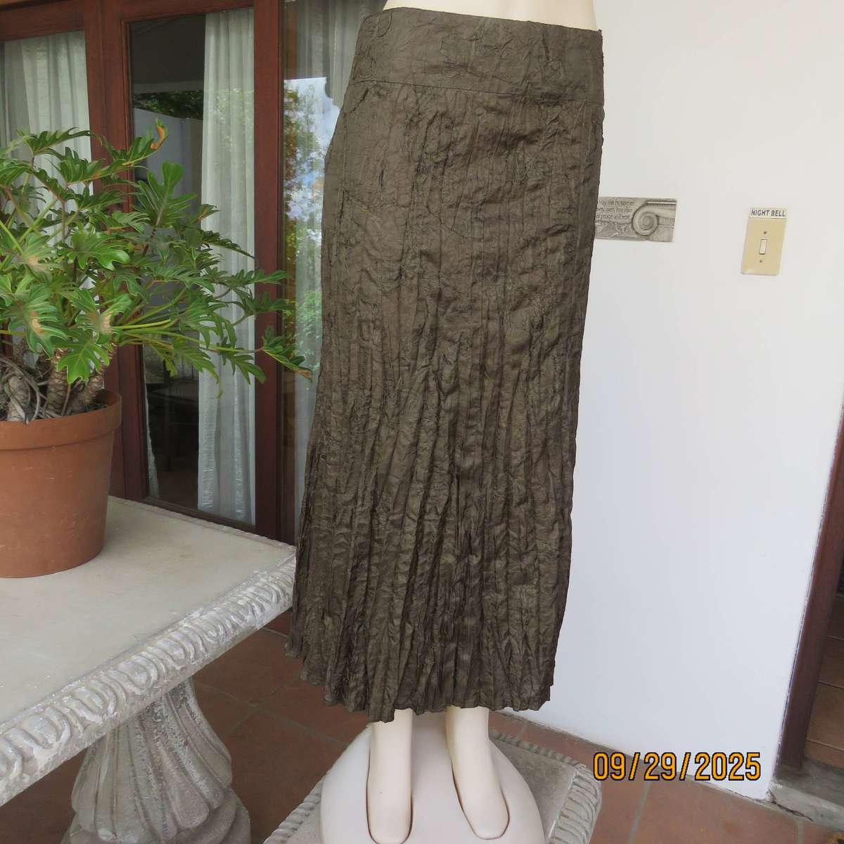 EXACT very dark olive green embossed vertically creased lined skirt. Size 34