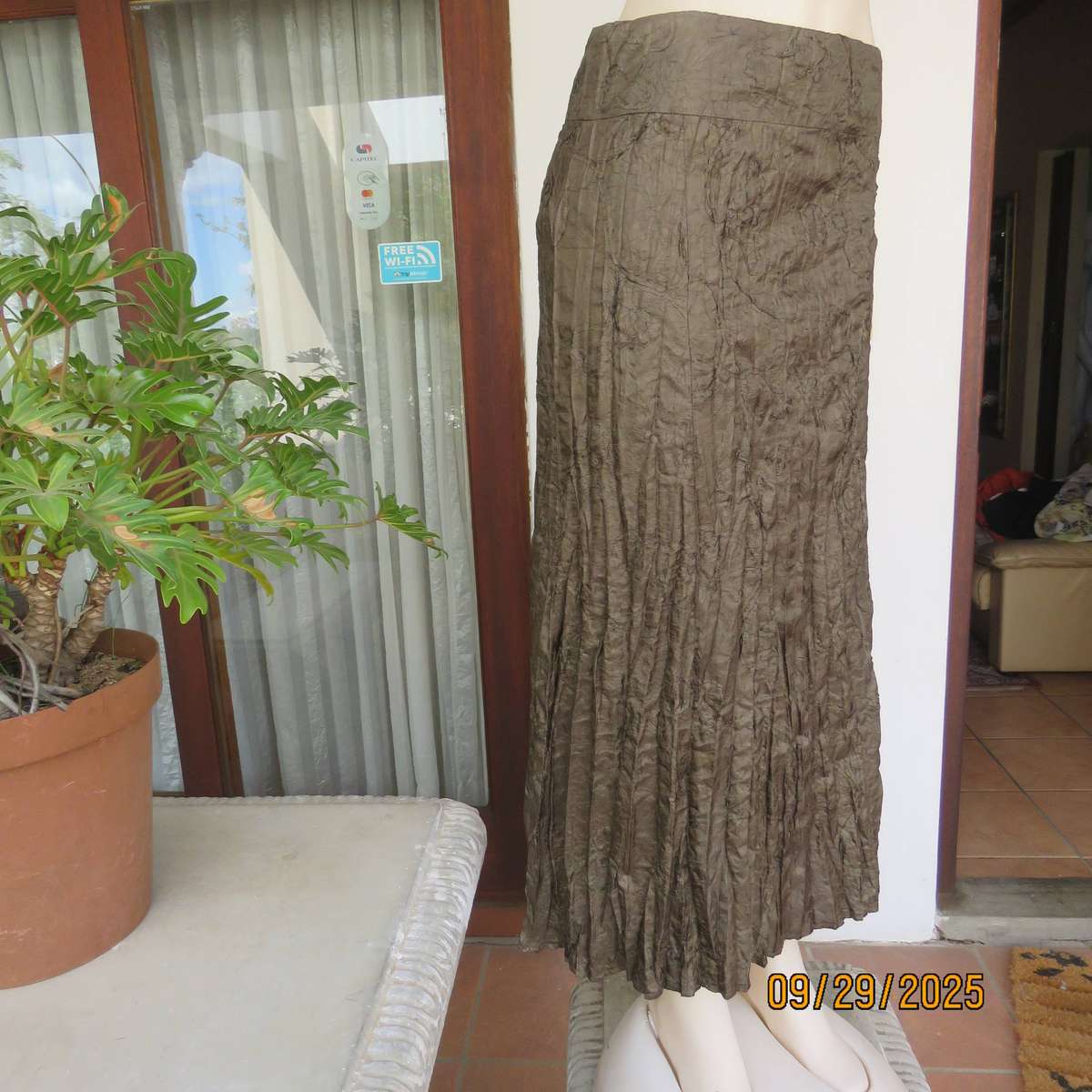 EXACT very dark olive green embossed vertically creased lined skirt. Size 34