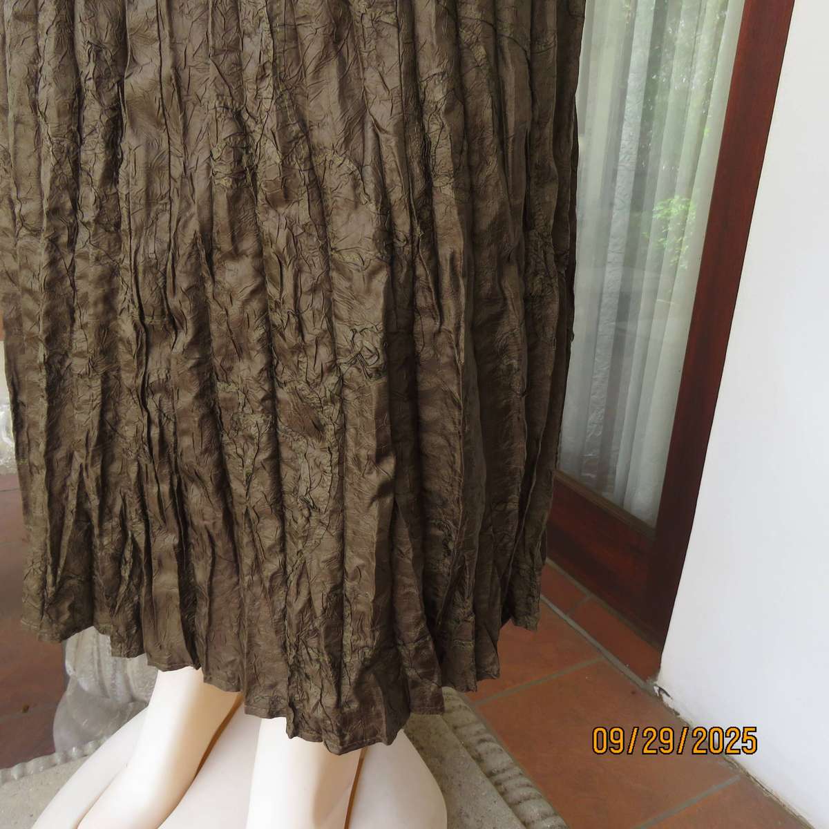 EXACT very dark olive green embossed vertically creased lined skirt. Size 34