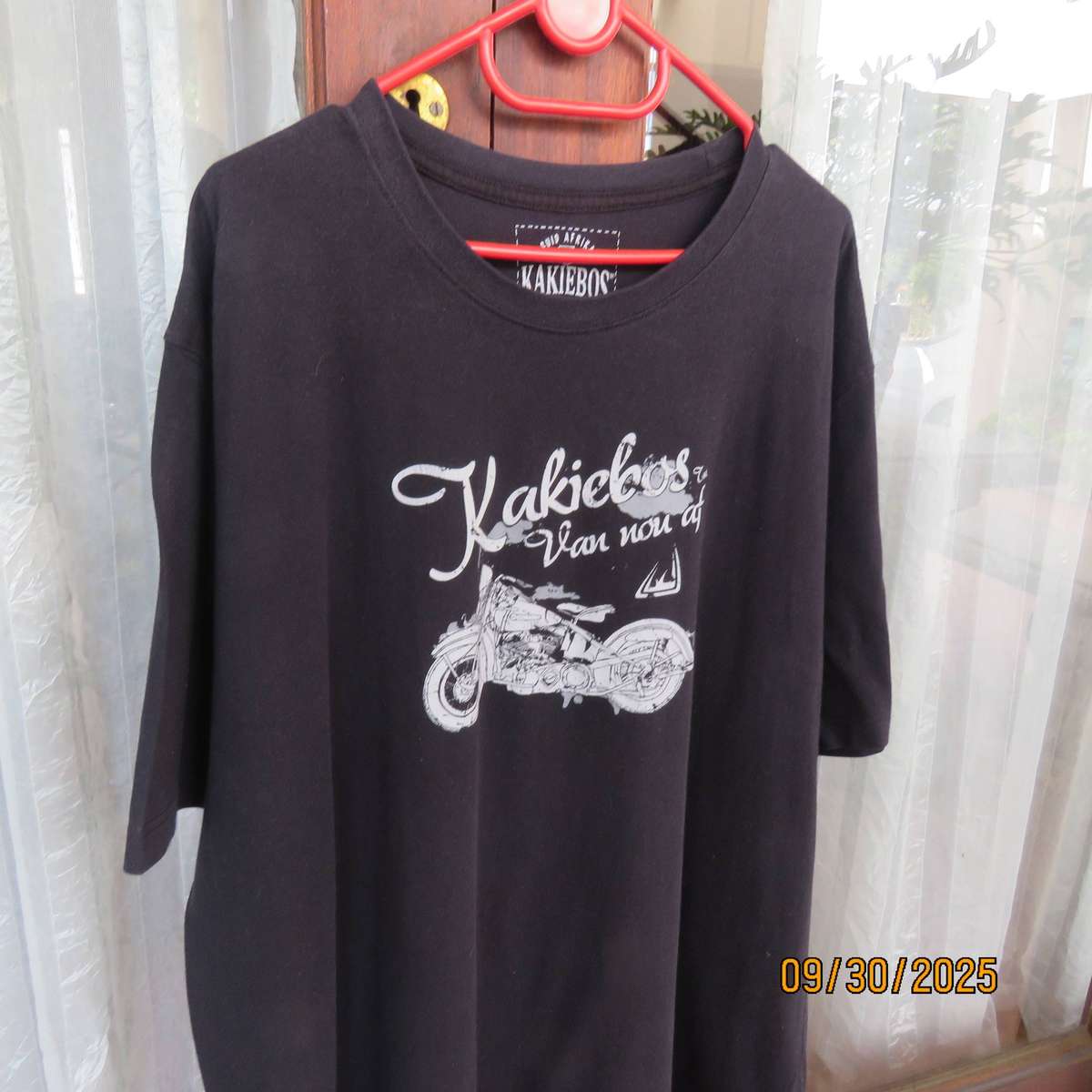 KAKIEBOS very black short sleeve 100% cotton T Shirt with Logo. Size 4XL.