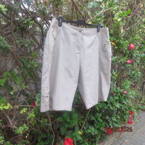 WOOLWORTHS sand colour 100% cotton shorts with 5 pockets. Size 48