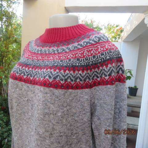 Fair Isle knit slip-over pullover mottled grey-beige with red collar, size 40