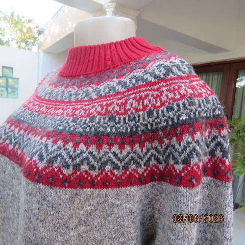 Fair Isle knit slip-over pullover mottled grey-beige with red collar, size 40