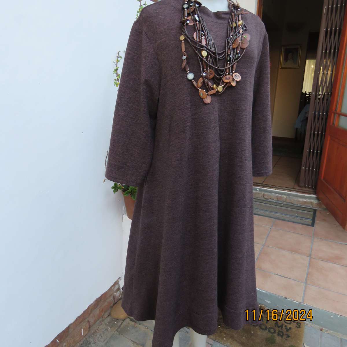 GINGER MARY mottled brown stretch polyester slip over crew neck dress. Size 42. As new condition.