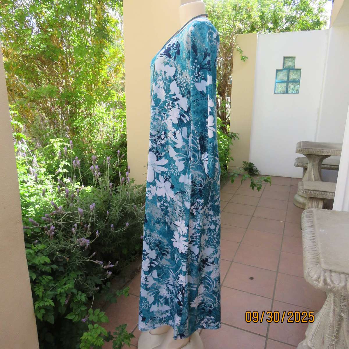 Jade-navy and white floral print long sleeve stretch maxi A-Line dress. Size 36-38.