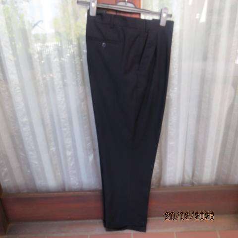 WOOLWORTHS black pleated front dress pants with side and back pockets, size 42