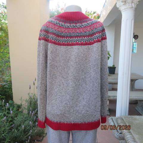 Fair Isle knit slip-over pullover mottled grey-beige with red collar, size 40
