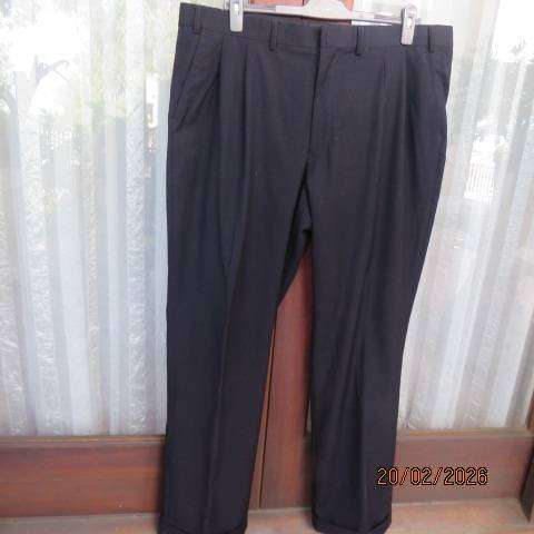 WOOLWORTHS black pleated front dress pants with side and back pockets, size 42