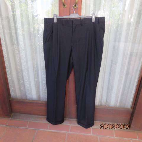 WOOLWORTHS black pleated front dress pants with side and back pockets, size 42