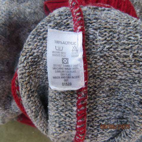 Fair Isle knit slip-over pullover mottled grey-beige with red collar, size 40
