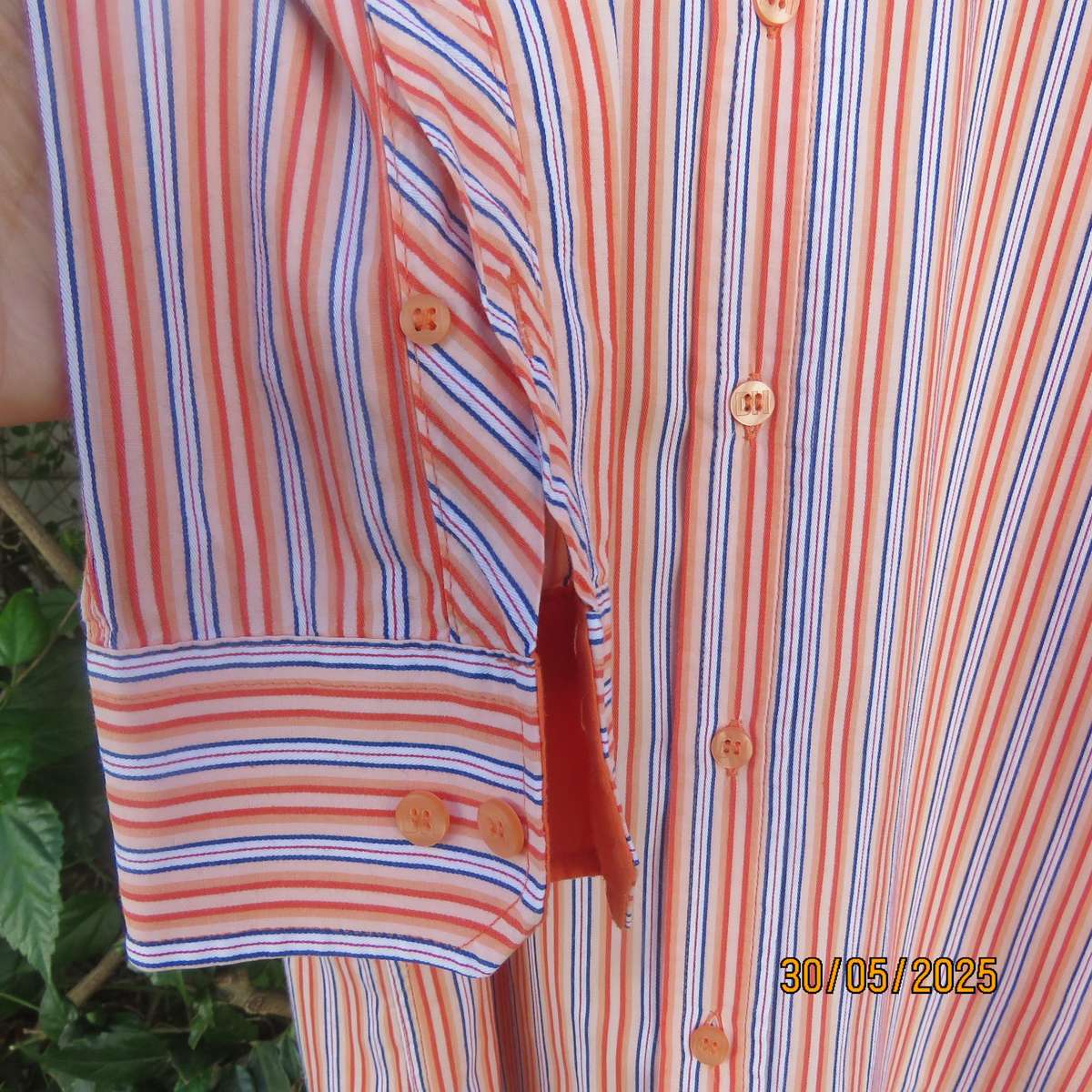DANIEL HECHTER modern long sleeve embossed orange-blue striped shirt size Large.