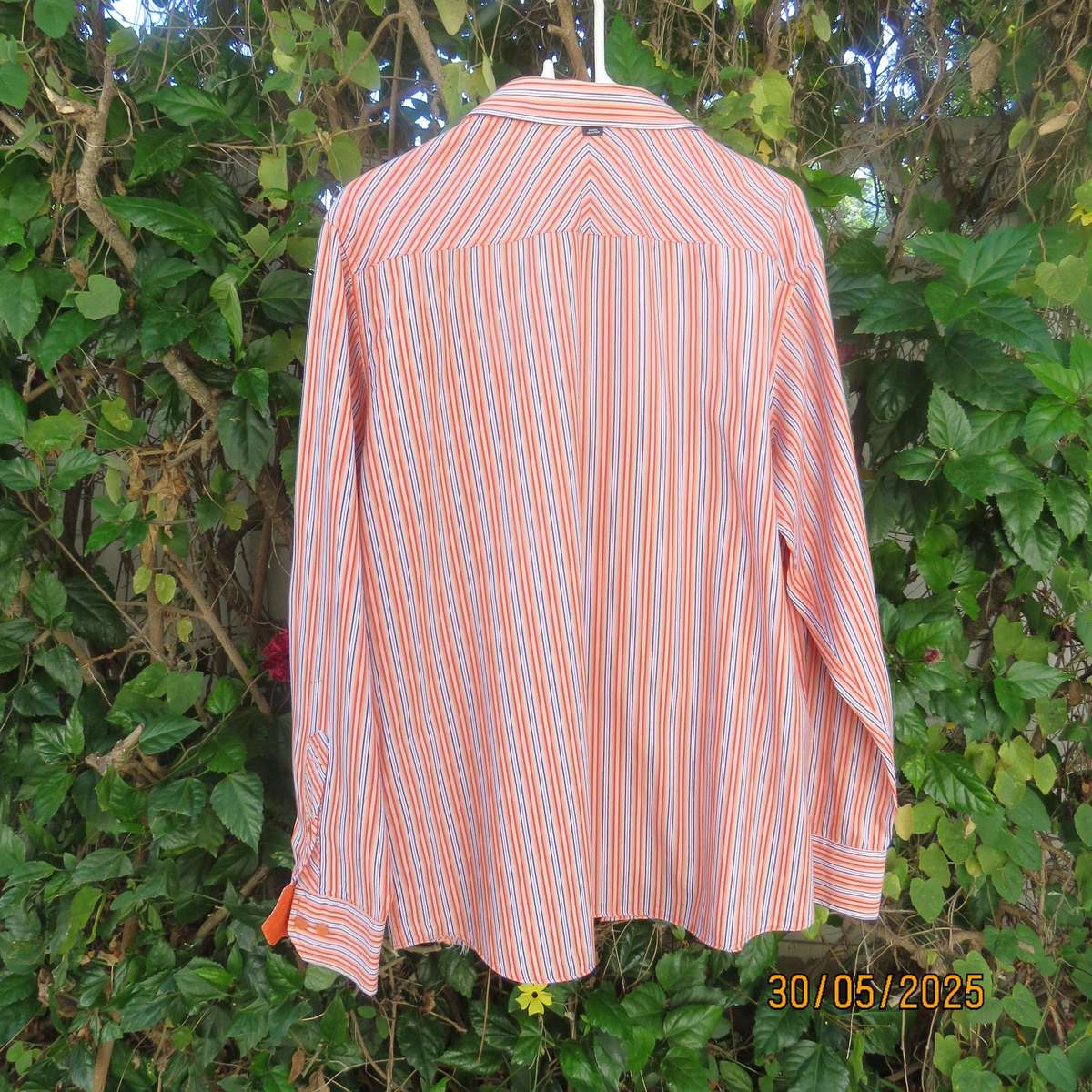 DANIEL HECHTER modern long sleeve embossed orange-blue striped shirt size Large.