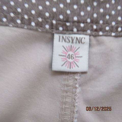 Dark beige ladies shorts in 100% cotton with 2 pockets back-front and sides. Size 46