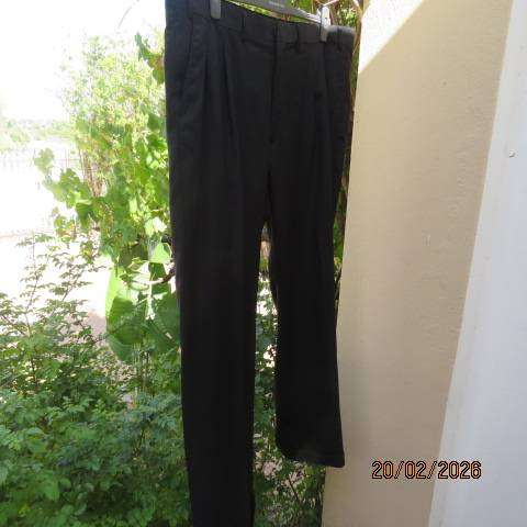 WOOLWORTHS black pleated front dress pants with side and back pockets, size 42