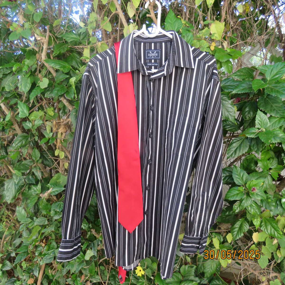 J. CREW pure cotton long sleeve black-white vertical striped size Large shirt.