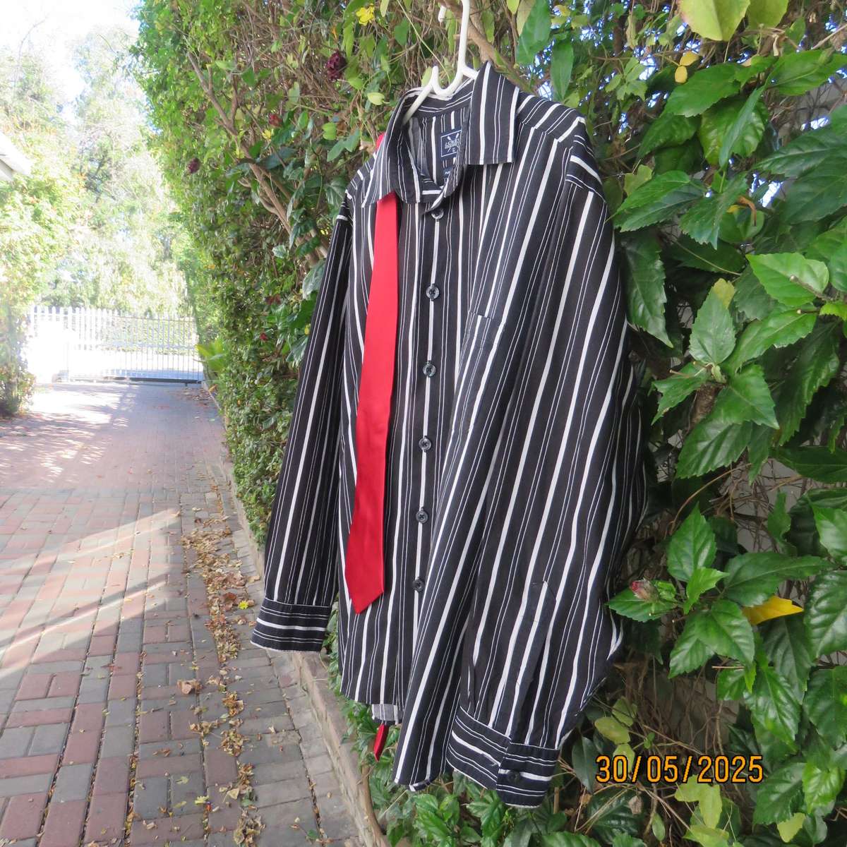 J. CREW pure cotton long sleeve black-white vertical striped size Large shirt.