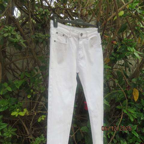 Men's white polycotton stretch skinny jeans in size 30.