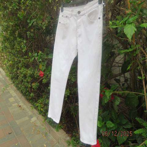Men's white polycotton stretch skinny jeans in size 30.