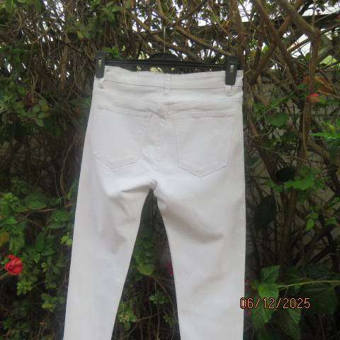 Men's white polycotton stretch skinny jeans in size 30.