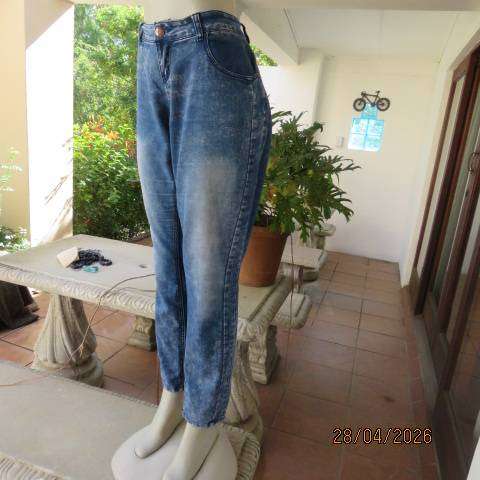 Low rise skinny blue denim jeans with side inlays, size 38