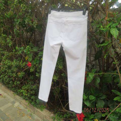 Men's white polycotton stretch skinny jeans in size 30.