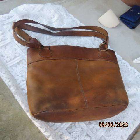 Der Lederhandler genuine leather in tan handbag with spacious storage