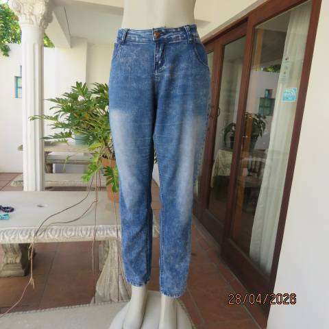 Low rise skinny blue denim jeans with side inlays, size 38