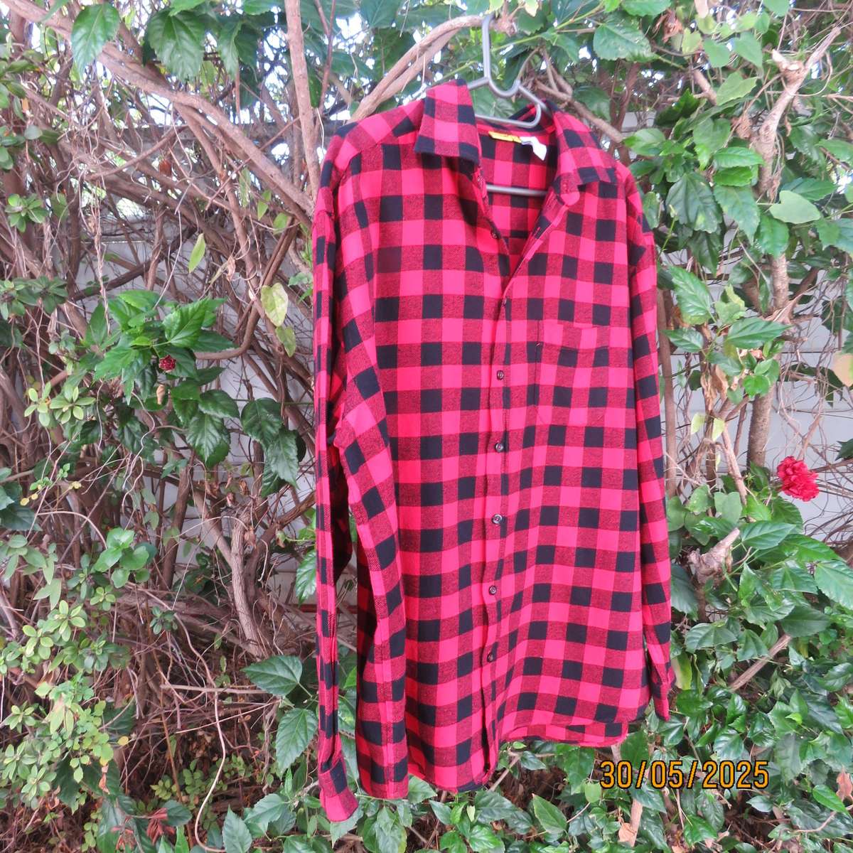 PURE WORK warm 100% cotton black-red checked long sleeve shirt size XL.
