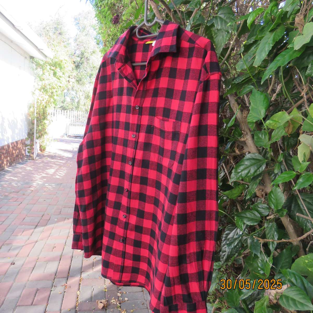 PURE WORK warm 100% cotton black-red checked long sleeve shirt size XL.