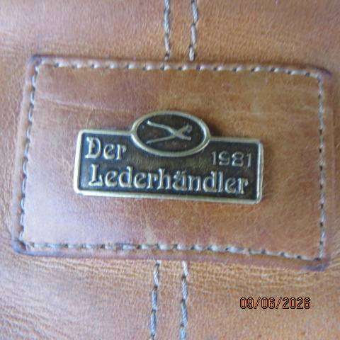 Der Lederhandler genuine leather in tan handbag with spacious storage