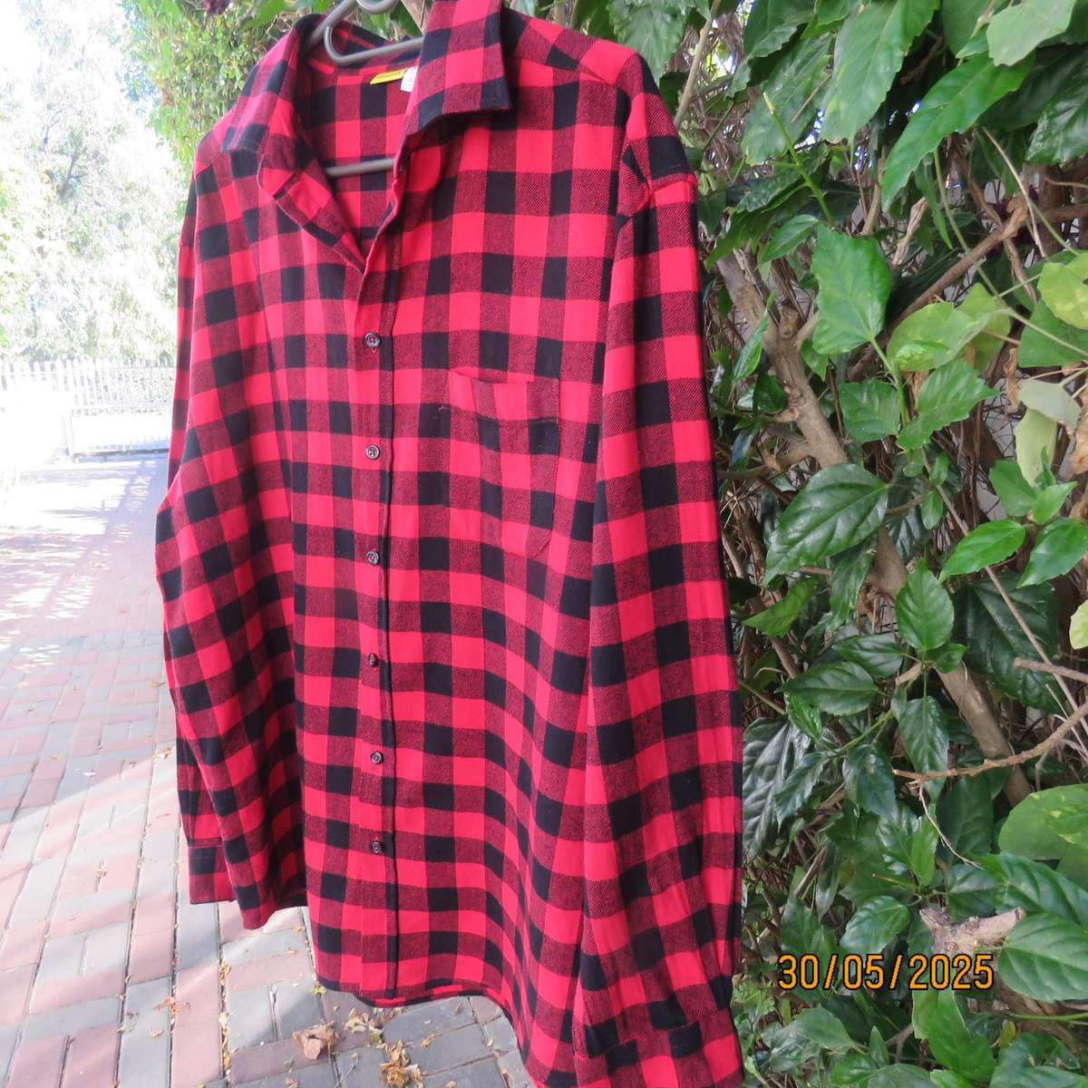 PURE WORK warm 100% cotton black-red checked long sleeve shirt size XL.