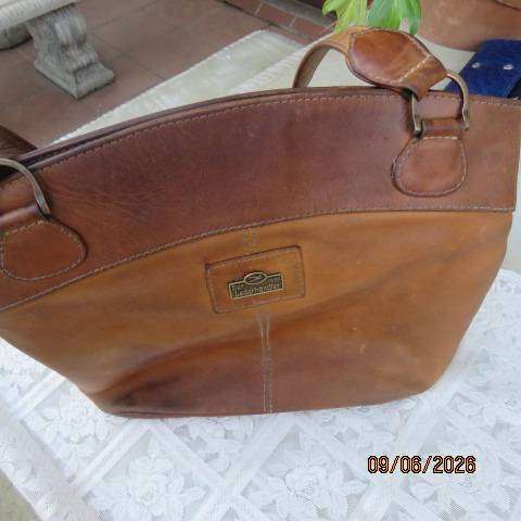 Der Lederhandler genuine leather in tan handbag with spacious storage