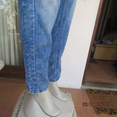 Low rise skinny blue denim jeans with side inlays, size 38