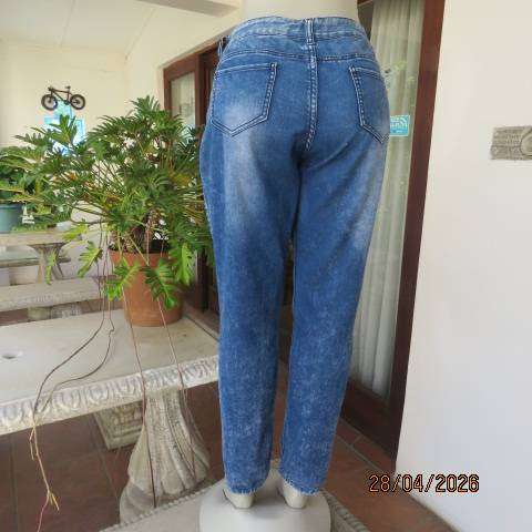 Low rise skinny blue denim jeans with side inlays, size 38