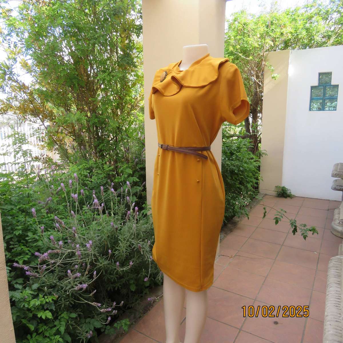 AMERIE mustard stretch textured polycotton dress size 38. Round collar.
