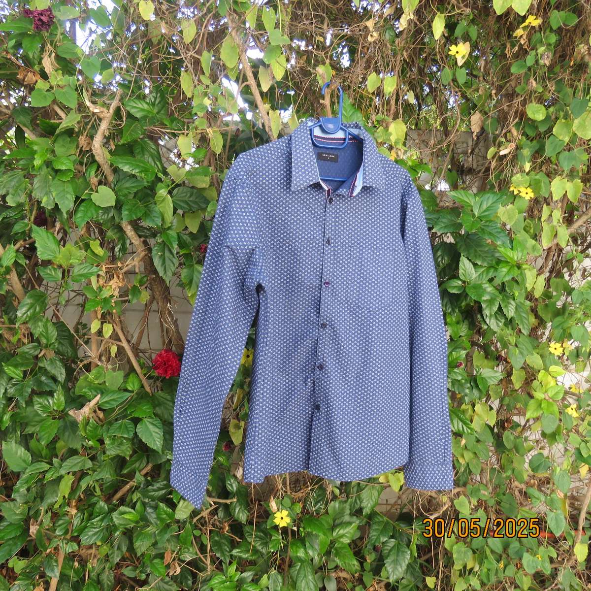 long sleeve 100% cotton men's shirt size Small. Navy-white