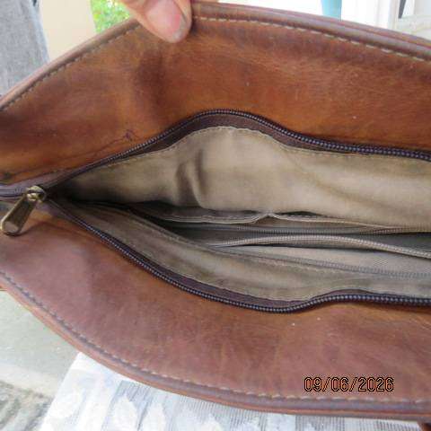 Der Lederhandler genuine leather in tan handbag with spacious storage