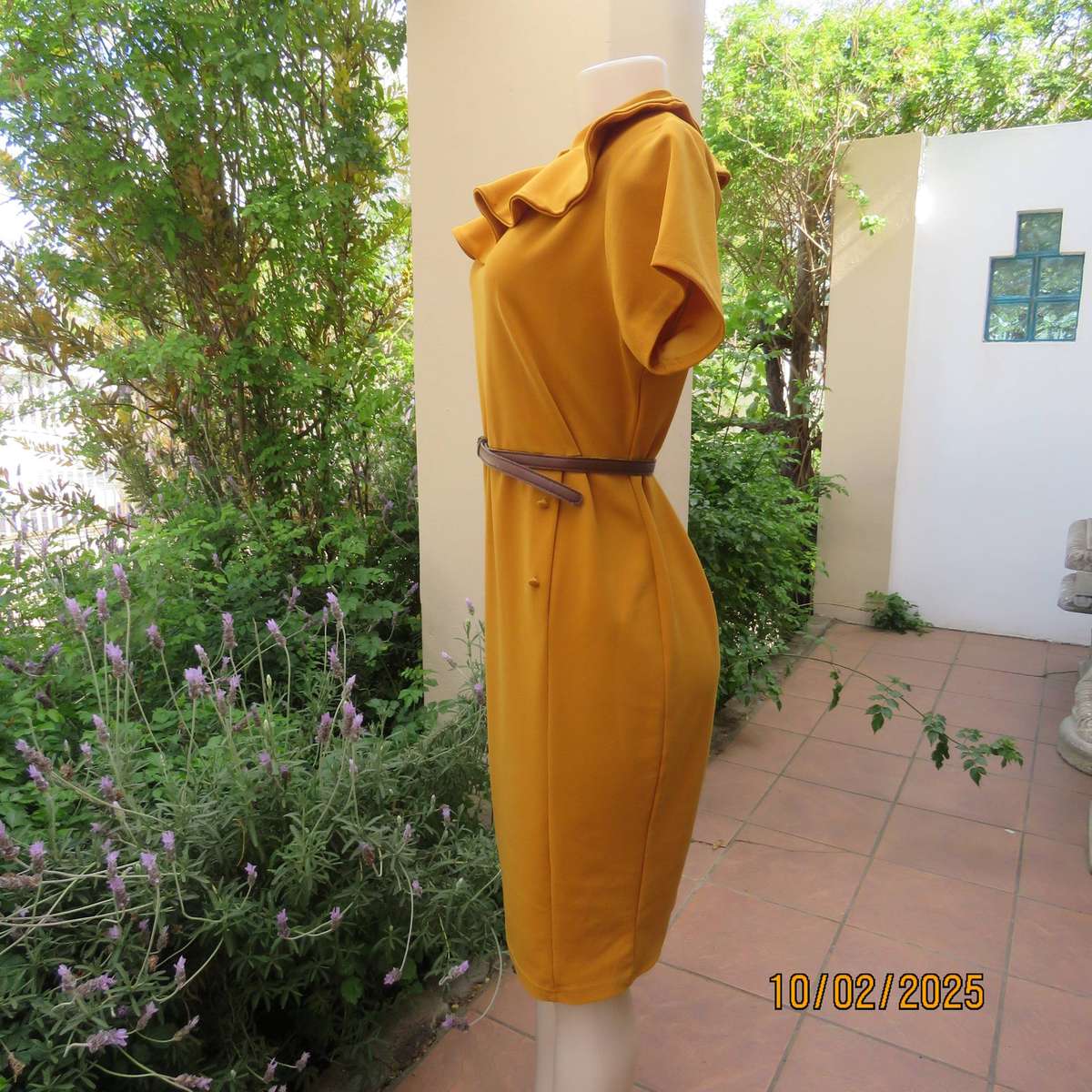 AMERIE mustard stretch textured polycotton dress size 38. Round collar.