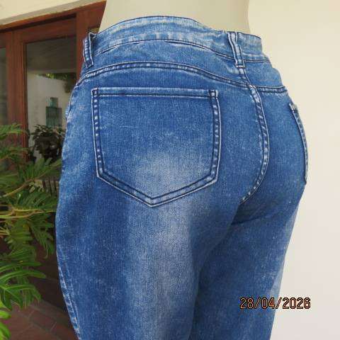 Low rise skinny blue denim jeans with side inlays, size 38