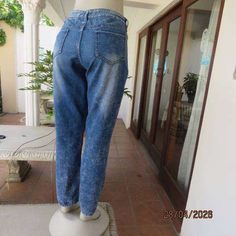 Low rise skinny blue denim jeans with side inlays, size 38