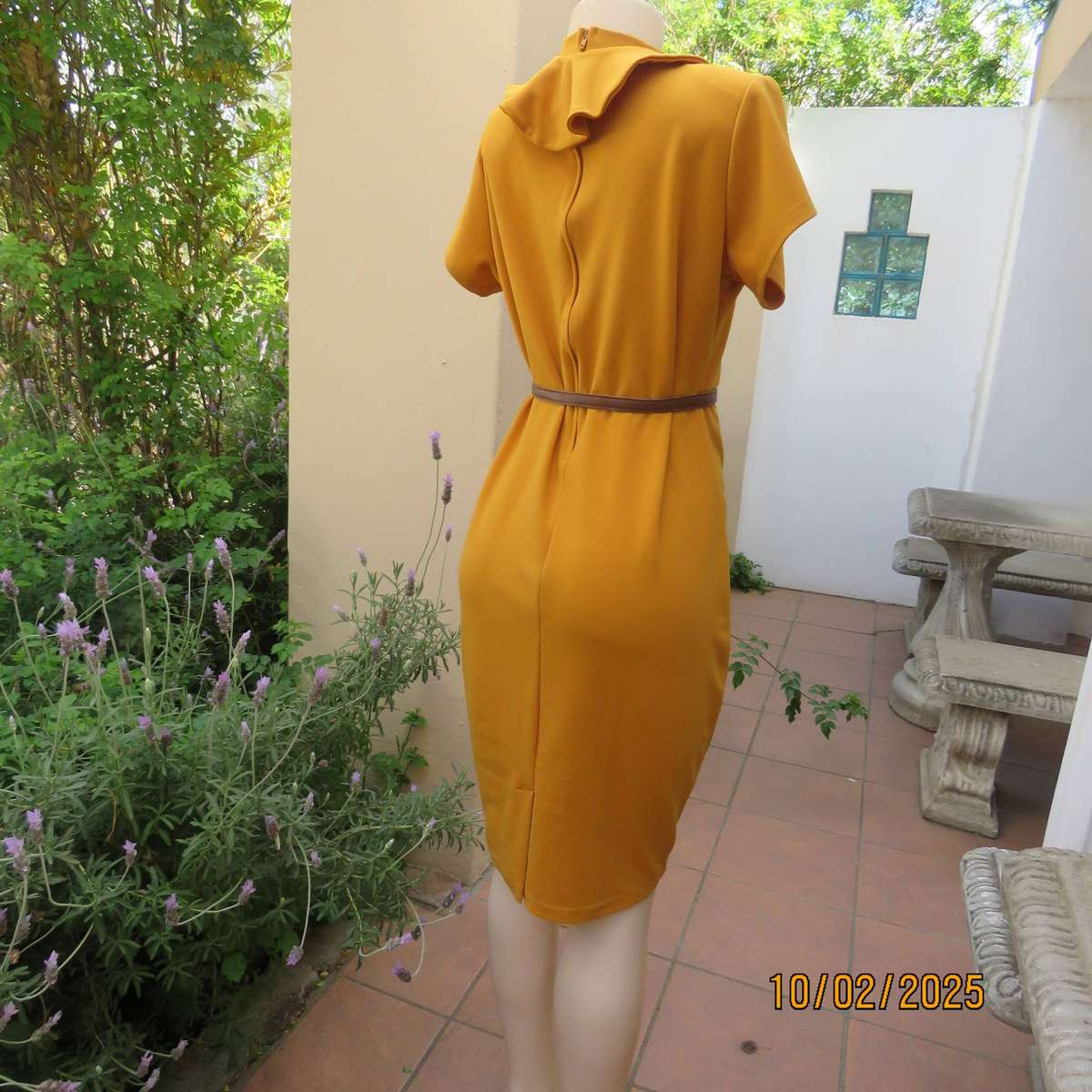 AMERIE mustard stretch textured polycotton dress size 38. Round collar.